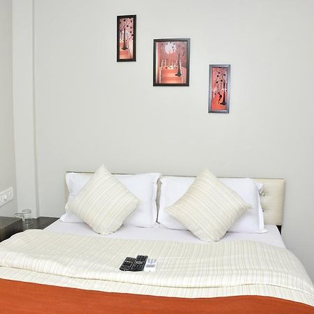 Premier Inn Mumbai  Buitenkant foto